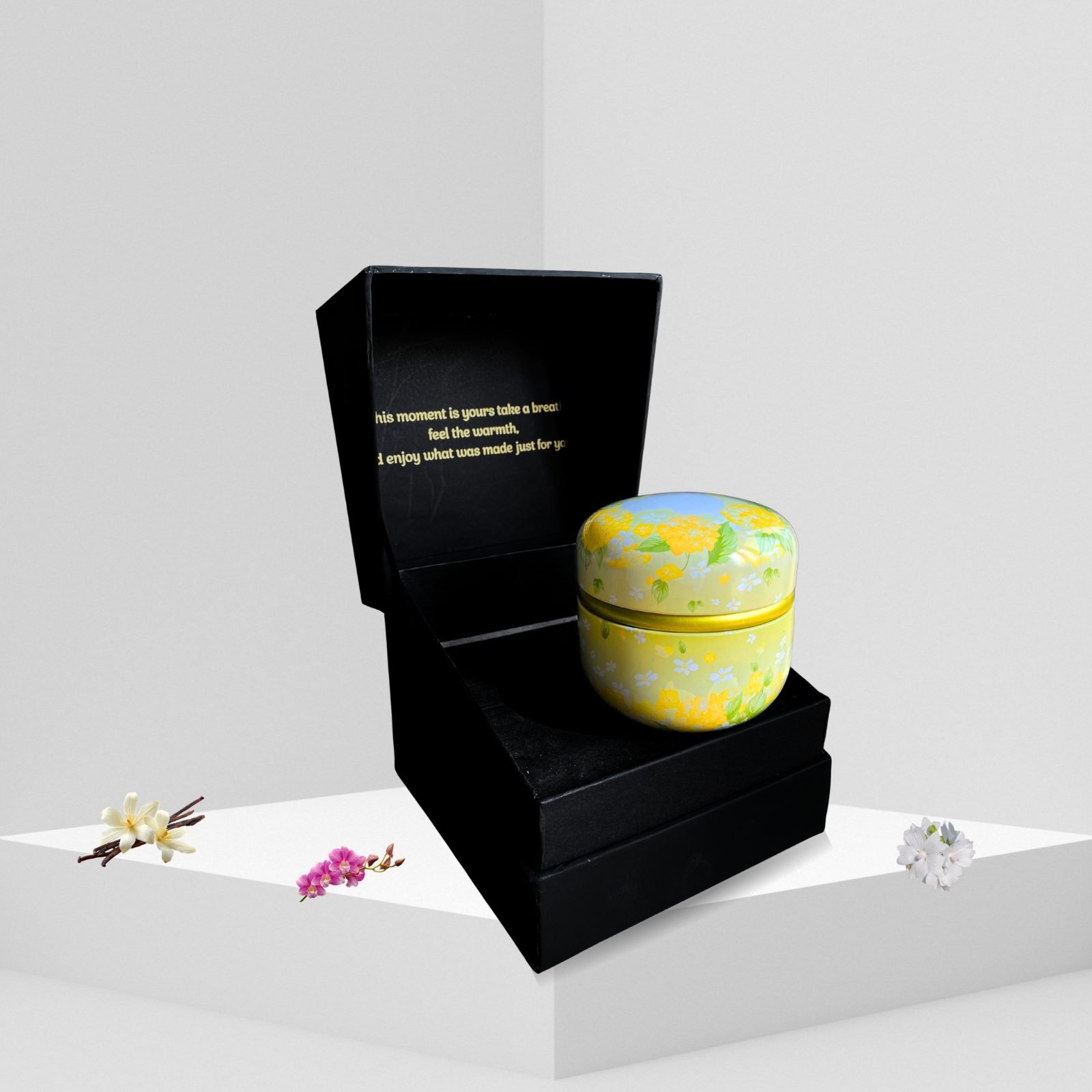 AMOURA ORIGINAL Signature Scent Tin Candle – Soy Wax & Natural Oils